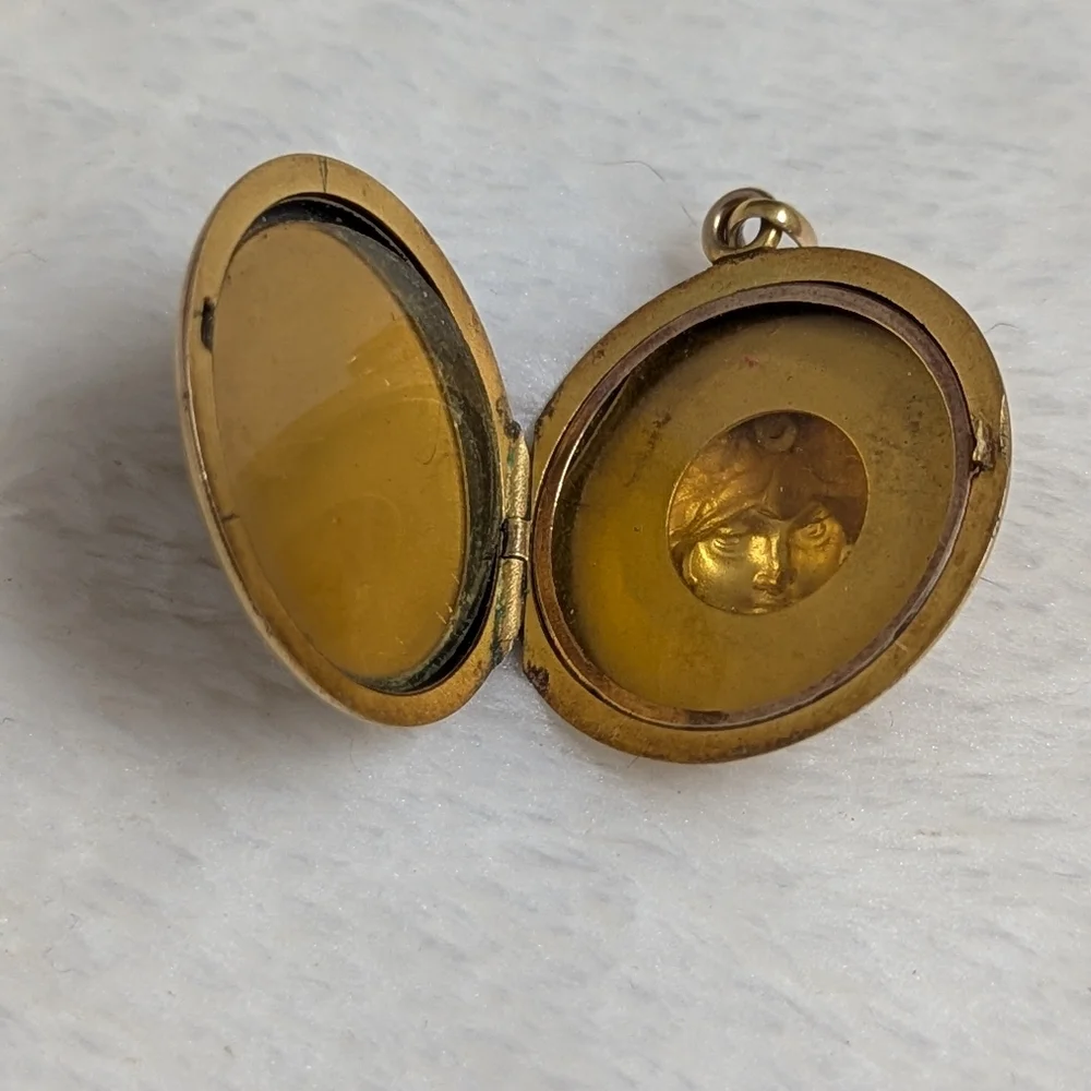 Antique Gold filled Locket Pendant with Artistic Face Design - Picture 3 of 5
